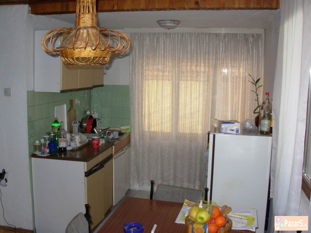 Издавам кат од куќа