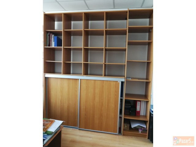 Се продава канцелариски мебел