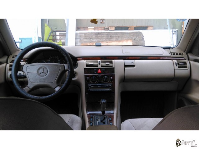 Mercedes E 300