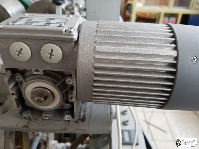 Продавам потинциометри и мотори со редуктор