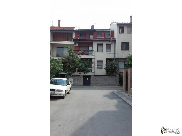 Prodavam Kuka Vo Vlae