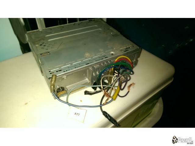 Продавам багажник за кола и радио со ЦД Сони