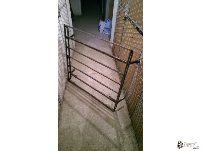 Продавам багажник за кола и радио со ЦД Сони