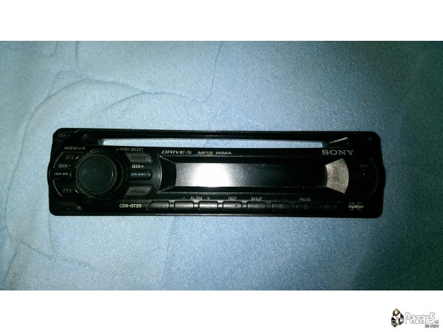 Продавам багажник за кола и радио со ЦД Сони