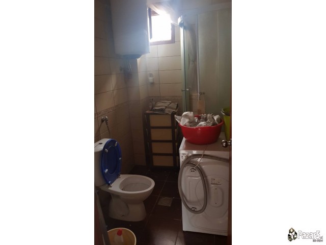 КУЌА ВО СТАКЛАРА 