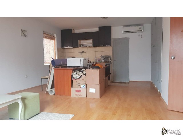 КУЌА ВО СТАКЛАРА 