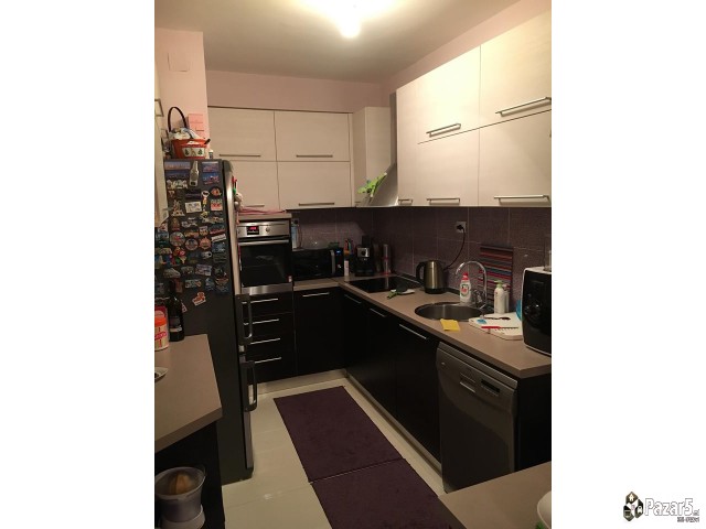 Се продава трособен стан во Аеродром