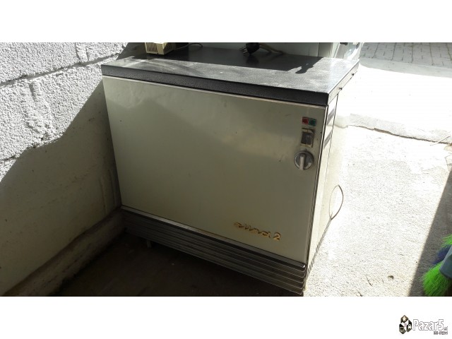 Се продават