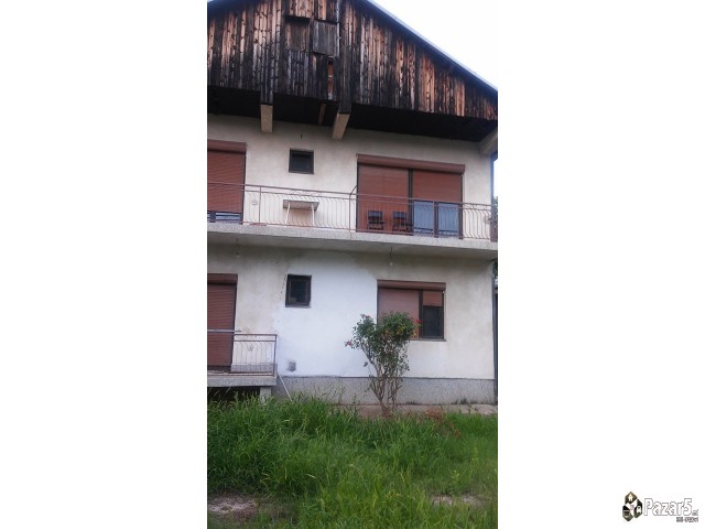 ПРОДАВАМ КУЌА!