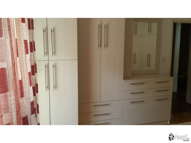 се изнајмува целосно наместен стан