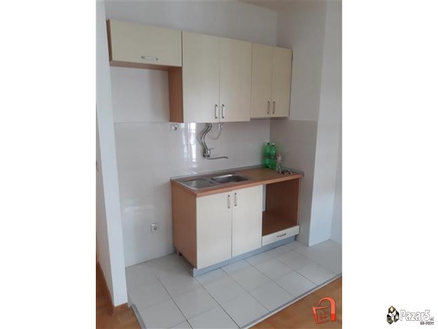 Izdavam Trosoben Stan + Garsonjera Aerodrom