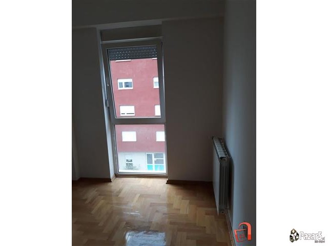 Izdavam Trosoben Stan + Garsonjera Aerodrom