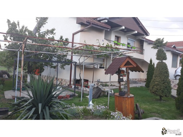 продавам куќа во Радишани