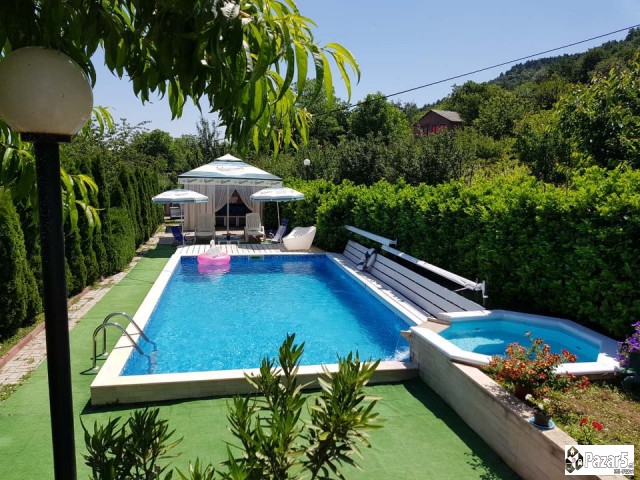 Izdavam Plac Na Vodno Za Mominska Vecer