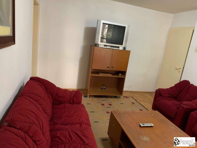 Издавам трособен наместен стан во Аеродром