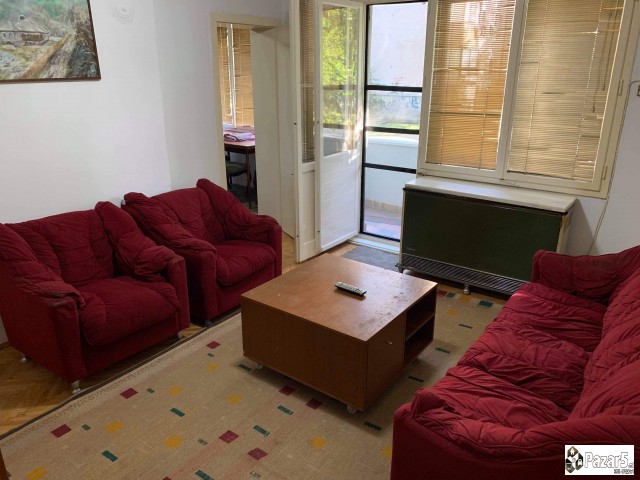 Издавам трособен наместен стан во Аеродром