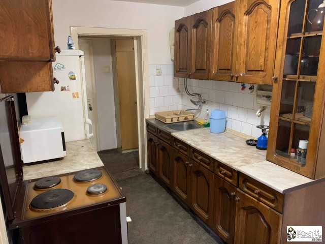 Издавам трособен наместен стан во Аеродром