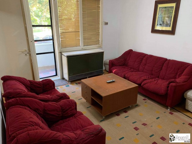 Издавам трособен наместен стан во Аеродром