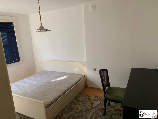 Издавам трособен наместен стан во Аеродром