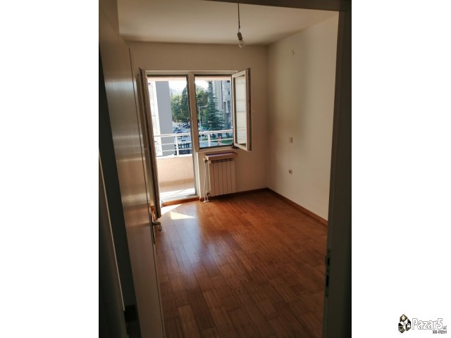 Se Izdava Stan Pozadi Tobako 2 