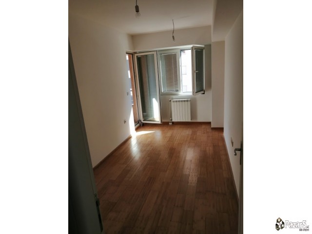 Se Izdava Stan Pozadi Tobako 2 