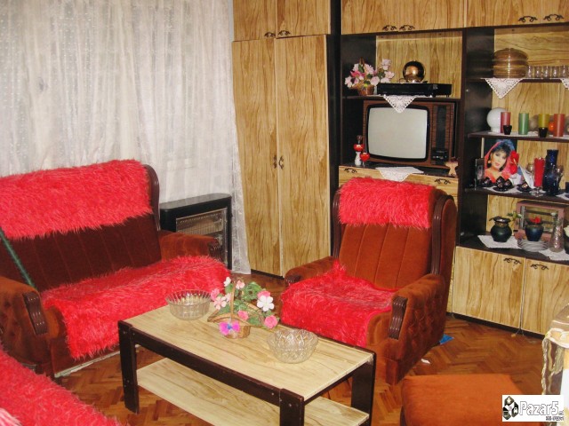 Се продава голема куќа