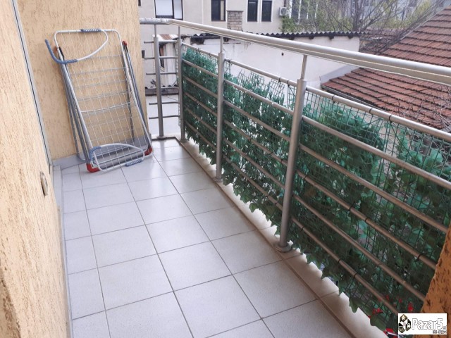 Издавам наместен стан во Центар