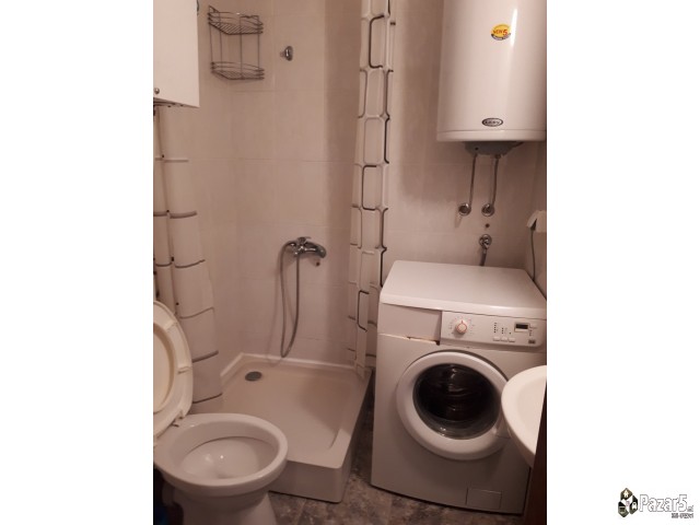 Издавам наместен стан во Центар