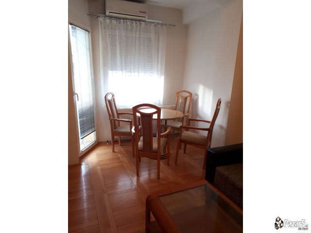 Издавам наместен стан во Центар