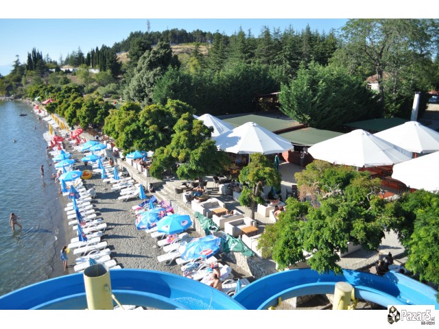 Барам шанкери и келнери за работа на Плажа Немо во