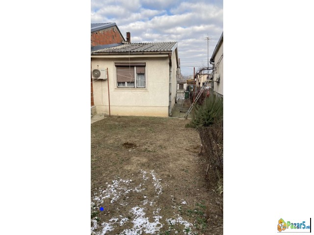 Се продава куќа во Жданец