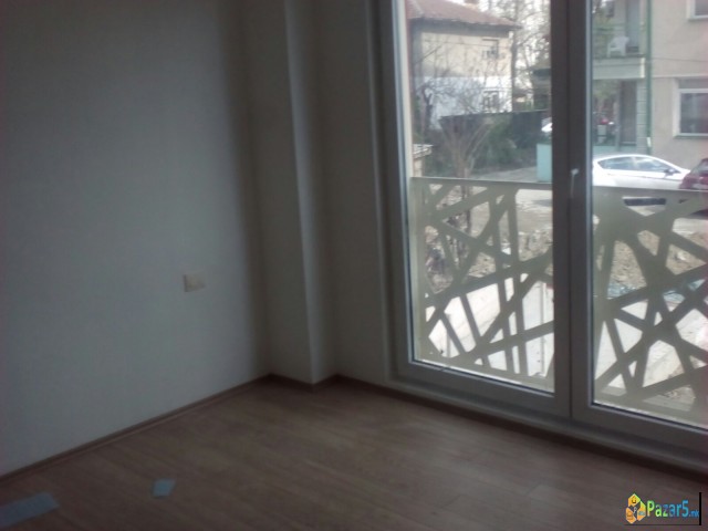 Изнајмување на нов стан на приземје за деловен про