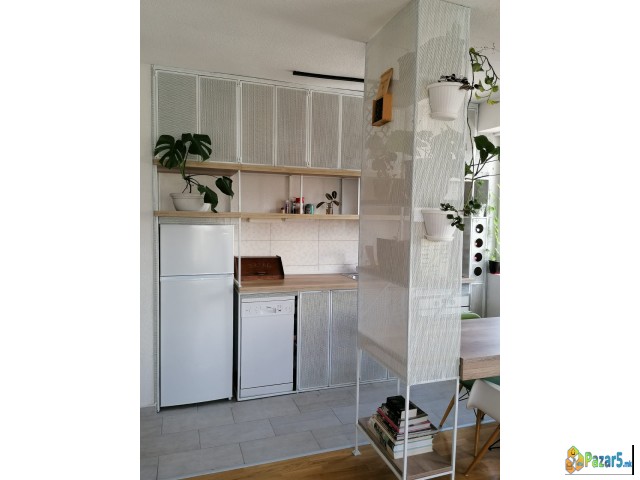 Се продава еднособен стан