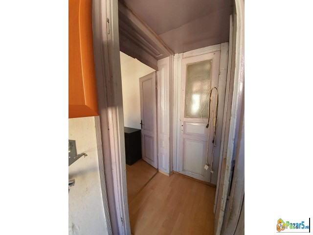 ЕКСКЛУЗИВНО!  Се издава куќа во строгиот центар на