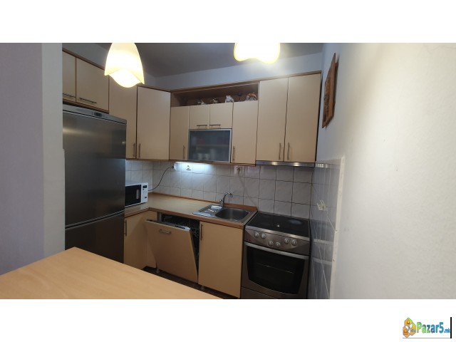 Издавам наместен 2,5 собен стан во РЦ Аеродром