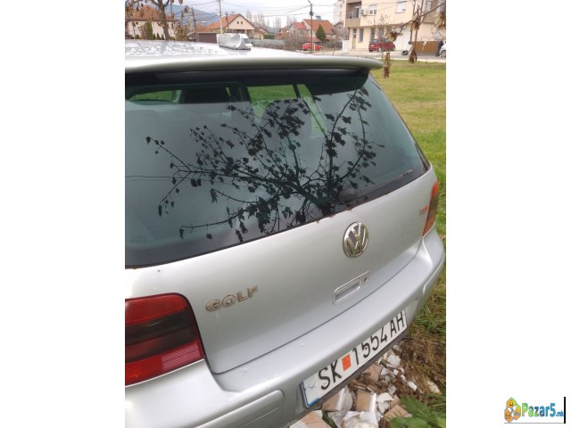 Продавам голф