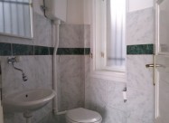 Се изнајмува стан од 110m2,на Плоштад Македонија.