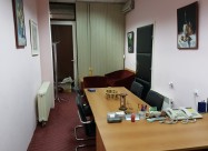 издавам деловен простор