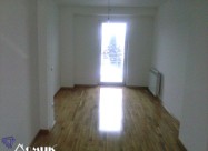 Domik Prodava Nov 3 Soben Stan Kaj Univerzlna  Za 