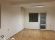 Domik Izdava Deloven Prostor Kaj Univerzalna Sala