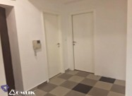 Domik Izdava Deloven Prostor Kaj Univerzalna Sala