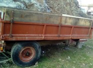 Prikolica Za Traktor So Dokumenti I Aparat Za Zava
