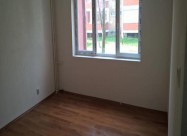 Se Iznajmuva Trosoben Prazen Stan Vo Centar/prolet