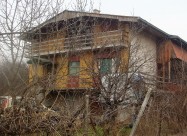 Се продава земјиште и куќа во атарот на с.Ајватовц
