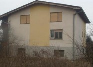 Се продава земјиште и куќа во атарот на с.Ајватовц