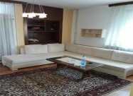 Se Izdava Trosoben Stan Vo Centar