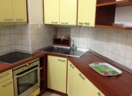 Се изнајмува стан 96м2 во Центар-Дебар Маало