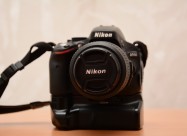 Nikon D5100 + Nikkor 18-55mm + Battery Grip + Grun