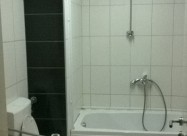 Се изнајмува деловен простор 90м2 во Центар