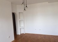 Се продава реновиран стан 63м2 во Карпош 3